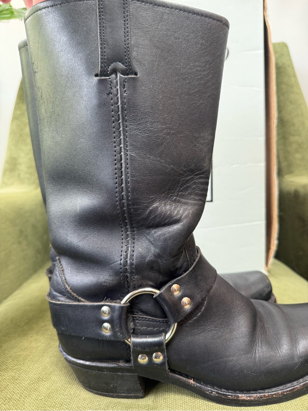 Frye Women’s 77300 12R Black Leather Harness Boots with Metal Ring Size 8 - Picture 3 of 10